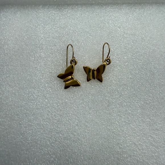 Small Butterfly on‎ hook drop earrings - Picture 4 of 5